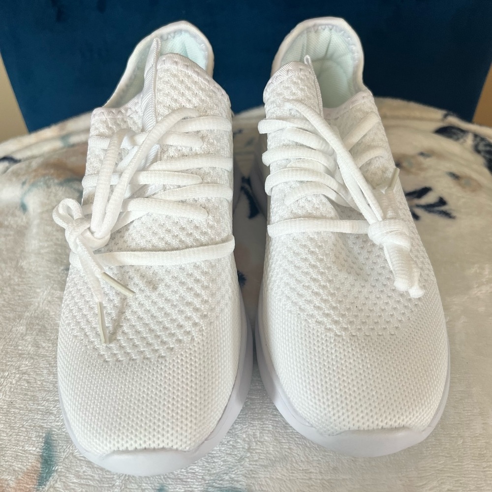 NWT, Size: 36 Euro, 6 US, Women’s Lightweight Gym Shoes